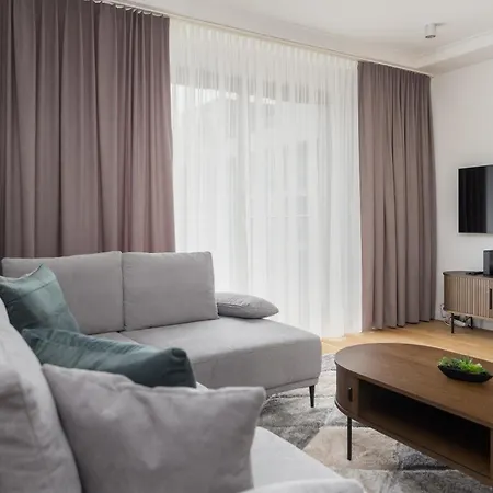 Wilanow Branickiego Deluxe Апартаменты *
